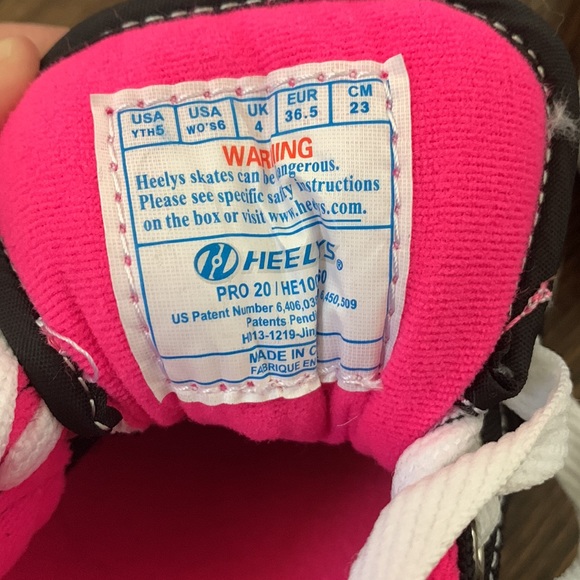 Heelys Pro20, size women 6 or youth 5 - Picture 5 of 5